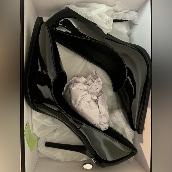 Black Stiletto Pumps - Picture 3 of 7